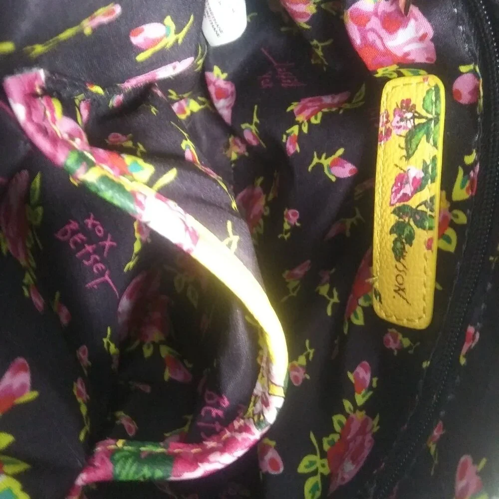 Betsy Johnson Yellow pinks Floral  Bow Dome  Crossbody Shoulder Bag Satchel